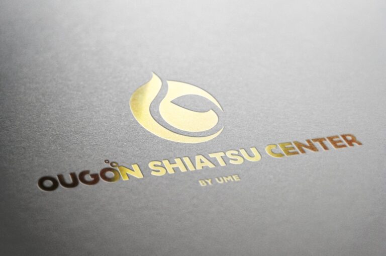 Logo des Ougōn Shiatsu Center als Goldprägung auf Papier